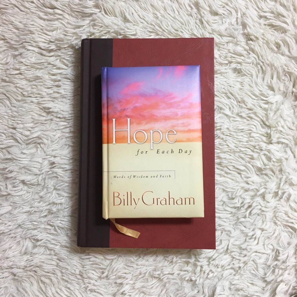 Billy Graham Beth Moore daily Devotionals hardback - Picture 5 of 12